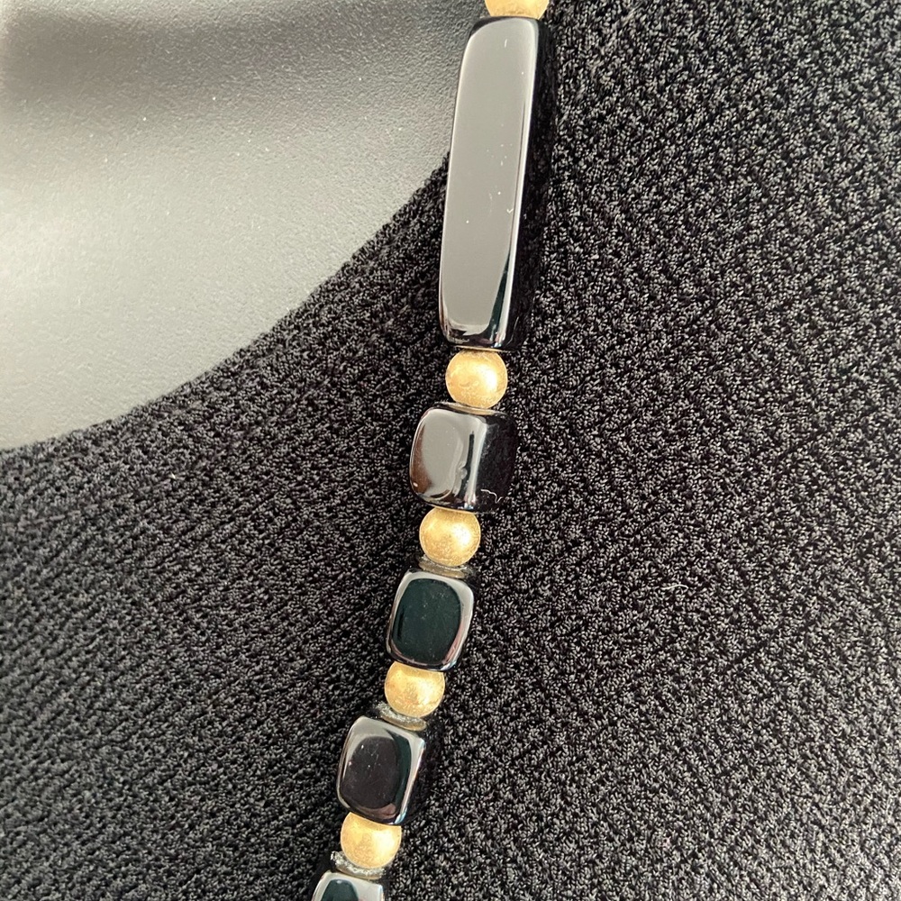 🦋 BLACK AND GOLD - Picture 2 of 3